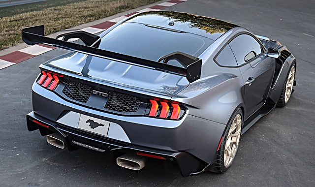 Vista 3/4 traseira do Ford Mustang GTD - divulgação