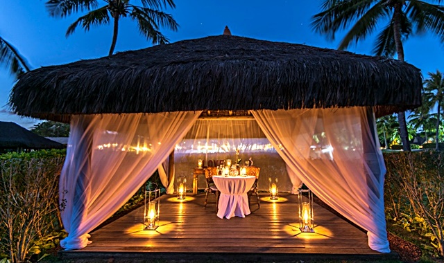 Bangalô privativo do Tivoli Ecoresort Praia do Forte preparado para um romântico Candlelight Dinner - divulgação