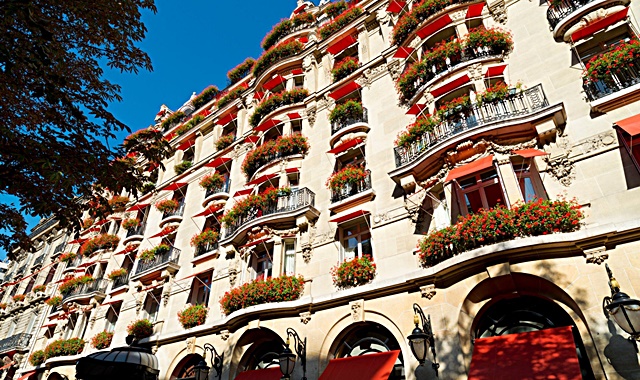 Fachada do Hotel Plaza Athénée, em Paris, da Dorchester Collection - divulgação