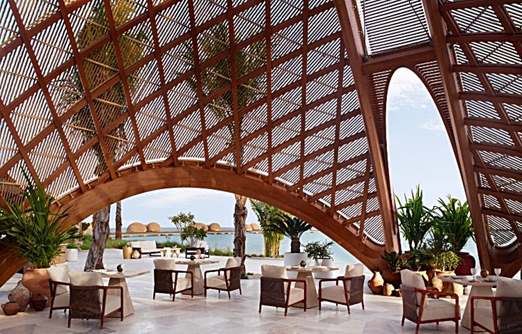 Um dos restaurantes do resort  Nujuma Ritz-Carlton Reserve, na Ilha Ummahat, no Mar Vermelho, Arábia Saudita - Divulgacao