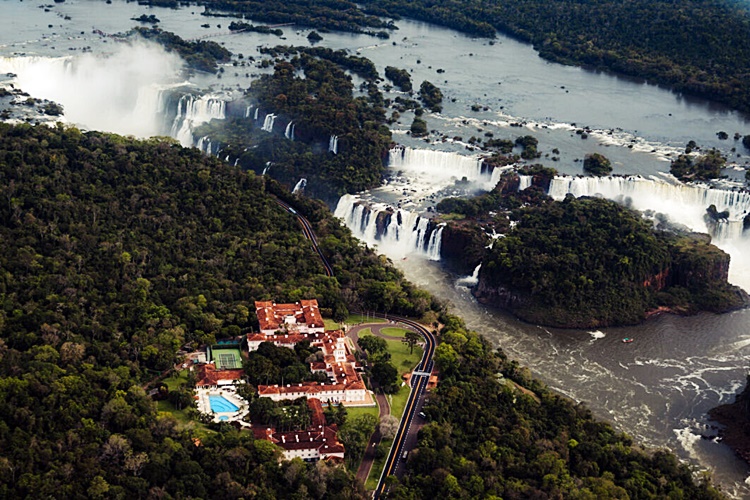 Vista aérea do Hotel das Cataratas, a Belmond Hotel, em Foz do Iguaçú, Paraná.