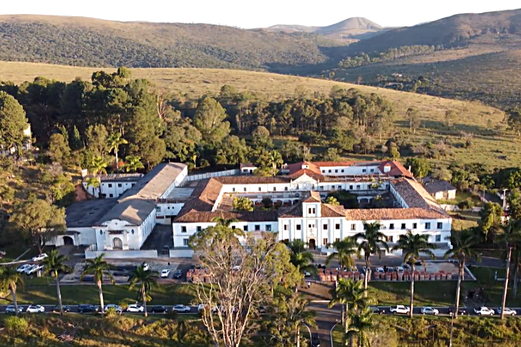Vista aérea do hotel Vila Galé Collection Ouro Preto, em MInas Gerais